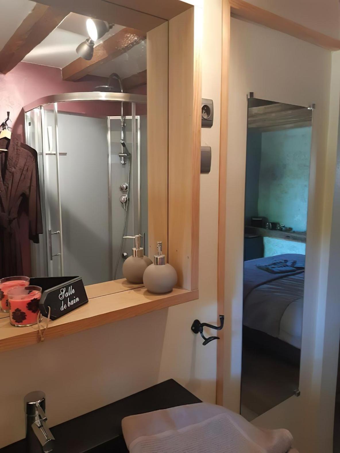 Domaine Les Feuillants Hotel Crouzilles Room photo